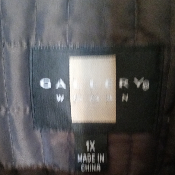 Gallery Red Jacket - Picture 2 of 7